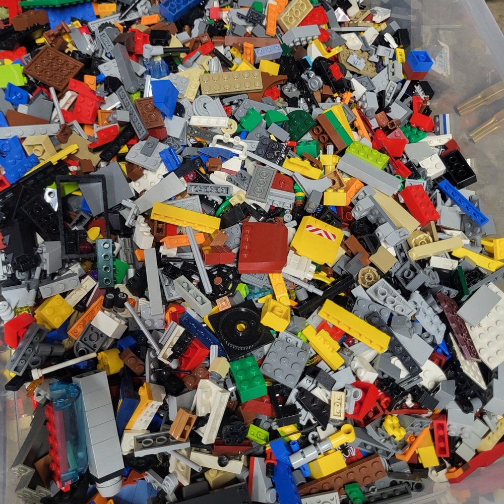 Lego 2 LBS of Random Mixed 100% Lego
Bulk Lot's - Picture 2 of 4